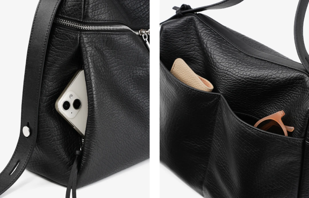 This tote bag features an innovative, concealed pocket (leftmost) and two slip pockets on the back panel. Equipped with a zipper and a magnetic closure respectively, they allow for the easy and secure storage of essentials like your passport, plane tickets, and more.